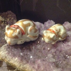 Vintage porcelain red and gold sleeping cats